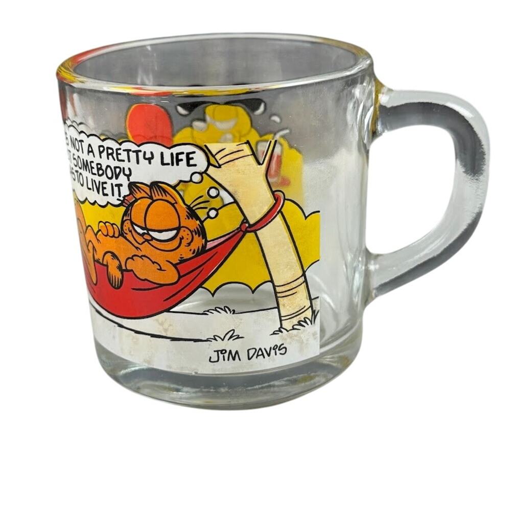 Vintage 1978 McDonald's Garfield Coffee Mug – "It's Not a Pretty Life" Glass Cup
